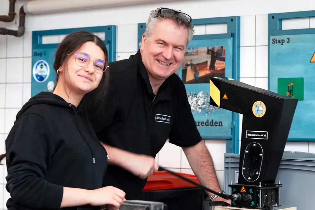 Accent-PRO-CE-meisje-docent-techniek